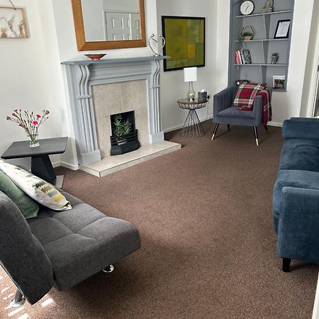 ニューリーHill View Houseアパートメント エクステリア 写真