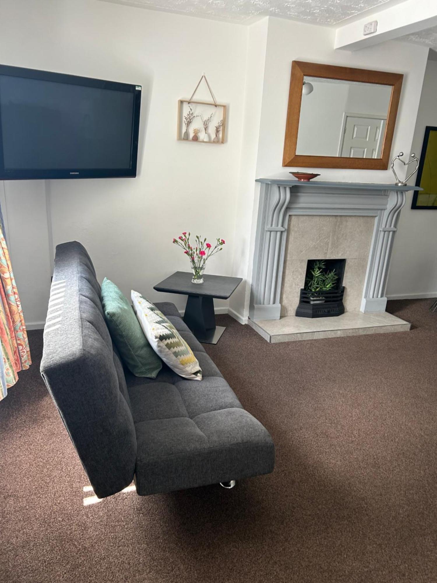 ニューリーHill View Houseアパートメント エクステリア 写真